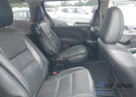 2015 Toyota Sienna Se 8 Passenger z USA, uszkodzony, nr VIN 5TDXK3DC0FS678882